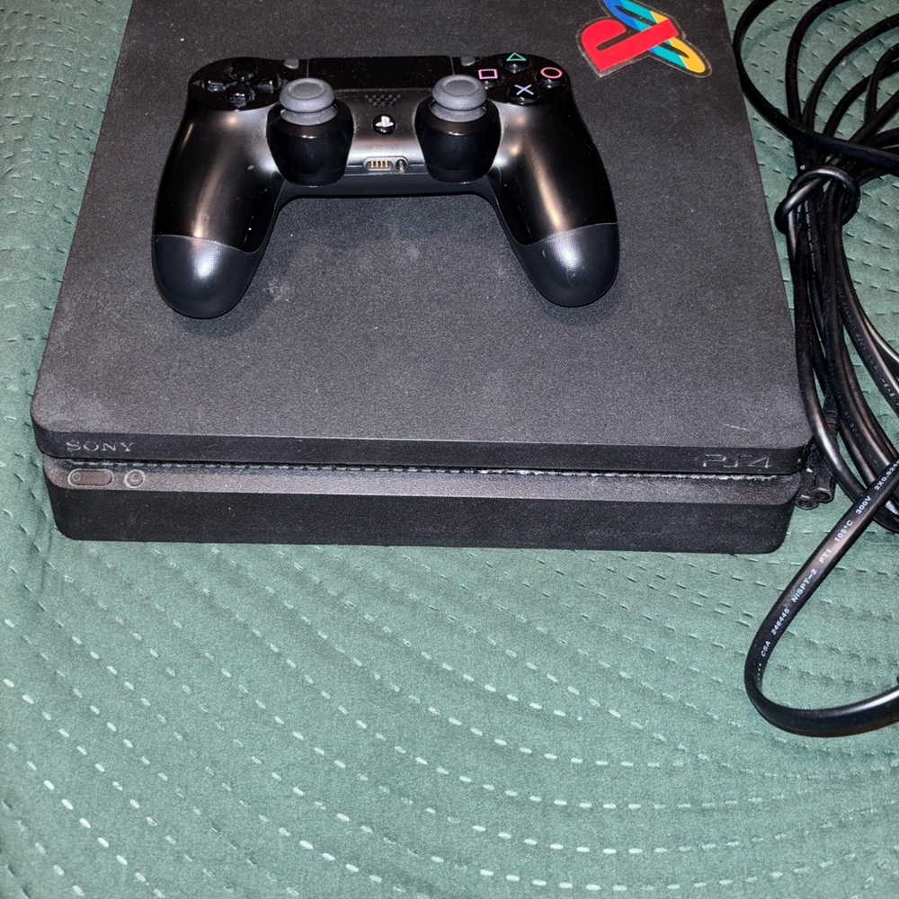 2019 PlayStation 4 slim